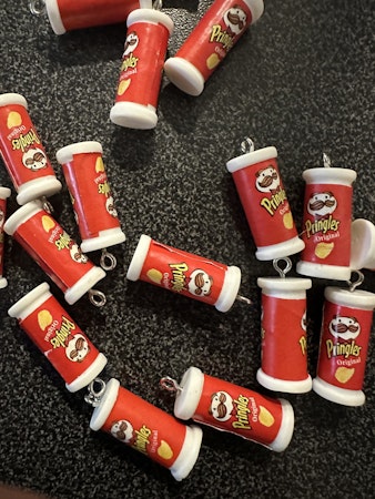 BERLOCK PRINGLES RÖD andrahandssortering