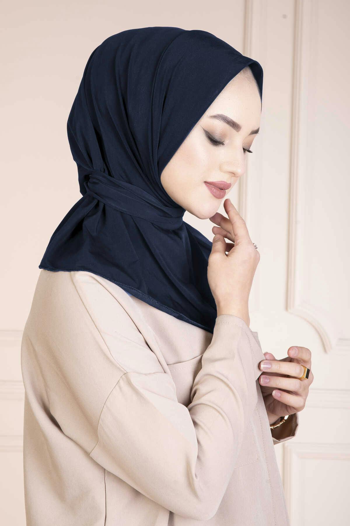 Instant Spandex Hijab Med Knapp