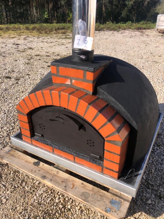 Pizzaugn Modell svart nr 19. 110x 110 cm. Isolerad