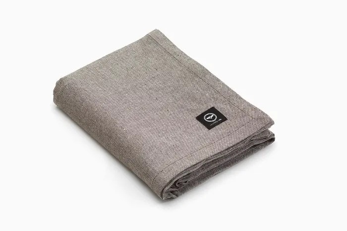 Duk bordsduk rund behandlad avtorkningsbar brunmelerad återvunnet material ecotextil