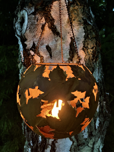 Hängande klot för marschall eller som ampel med lönnblad från Lind Decorations