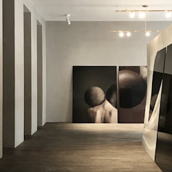 Close Contact 01 - 50x70 cm