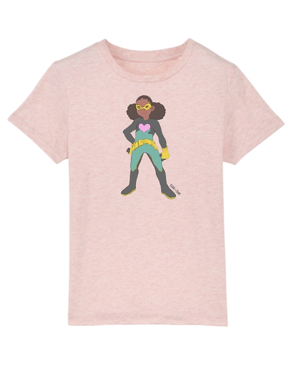 Rosa T-shirt ekologisk bomull för barn, med en superhjälte på med mörk hy.