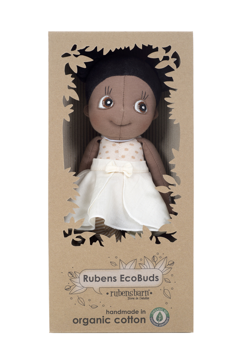 Rubens Ecobuds Poppy, en mjuk ekologisk docka för de minsta barnen från varumärket Rubens Barn. Docka med brun hy som representerar mörkhyade barn.