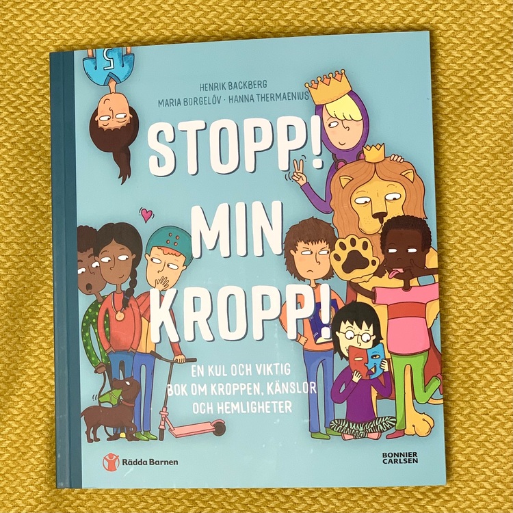 Stopp! Min kropp! En bok om integritet och barnkonventionen för barn i lågstadiet, boken rekommenderas från 6 år. Boken tagits fram i samarbete med Rädda Barnen.