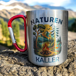 Karabinkopp – Naturen kaller (campingmotiv + personlig navn)