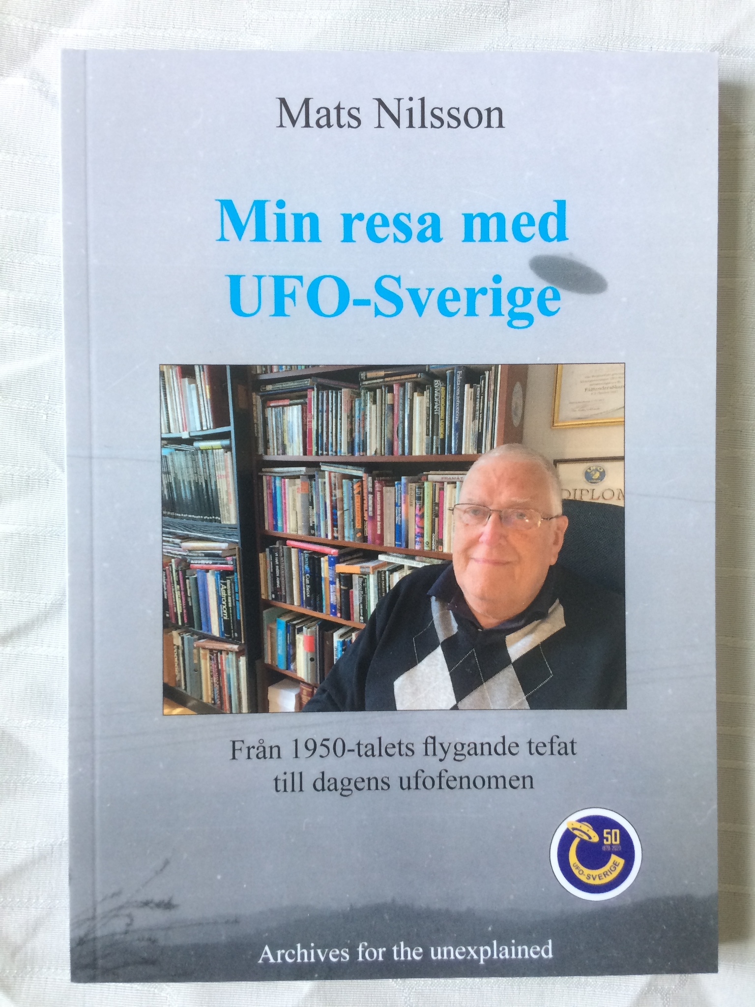 Nilsson, Mats "Min resa med UFO-Sverige - från 1950-talets flygande tefat till dagens ufofenomen" HÄFTAD