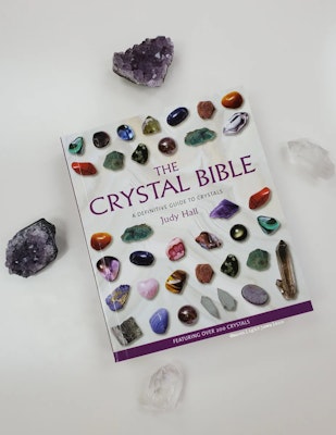 The Crystal Bible av Judy Hall