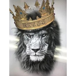 Diamanttavla Lion With Crown 50x70