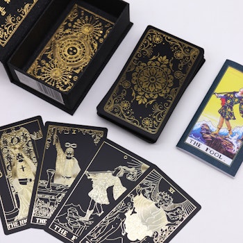 Guldfolierad Tarotset med Bok - Presentbox