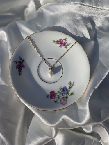 Pearl necklace guld