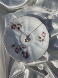 Juni necklace guld