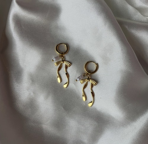 Eyra earrings guld