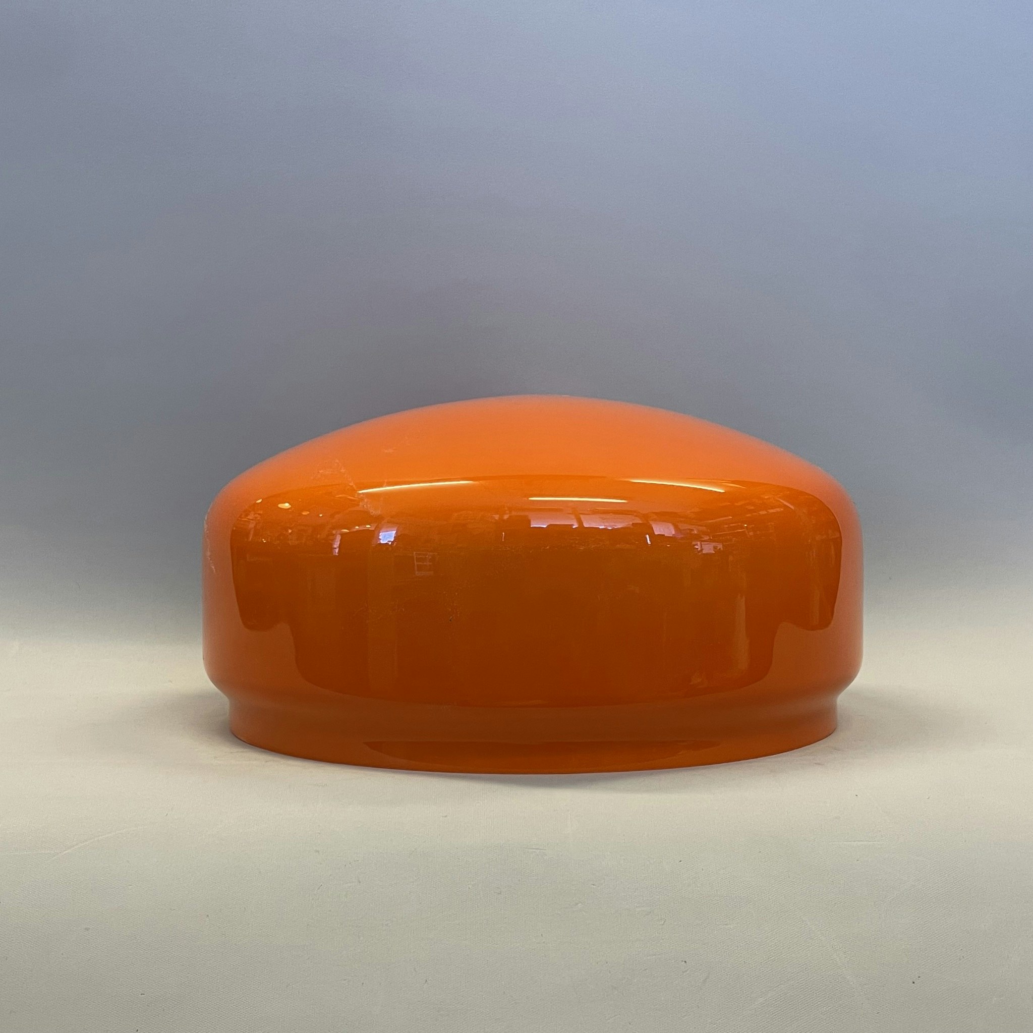 233 mm (235) - Strindbergsskärm orange - Lysande Sekler - Svunna tiders  belysning