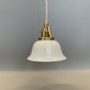 lampa vit opal opalvit liten tygsladd fonsterlampa klockskarm