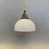 fonsterlampa vit glas tygsladd