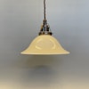 Klockskärmslampa vaniljgul mellan 22 cm