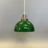 fin fonsterlampa med gront glas tygsladd
