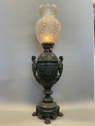 Urnformad stor 14''' fotogenlampa anno 1890
