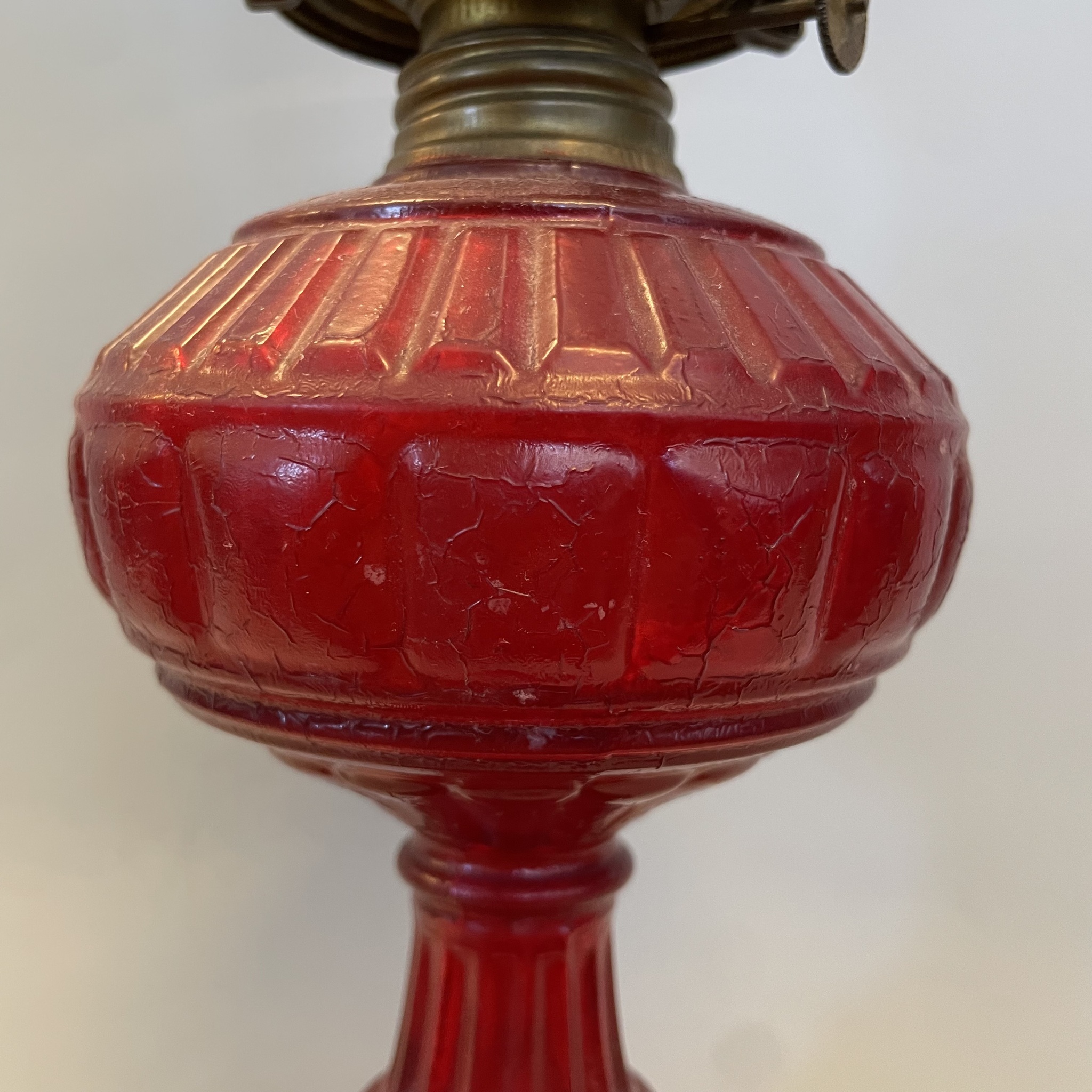 Lotuslampa äldre i rött glas 2 ½''