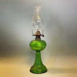 Lotuslampa äldre i grönt glas 2 ½''