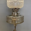 fotogenlampa med antik kupa