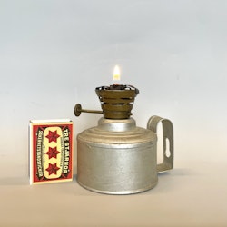 Fotogenlampa i plåt med fribrännare