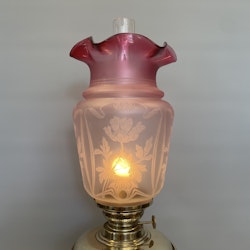 Fotogenlampa 14''' i mässing - jugendkupa i rosa