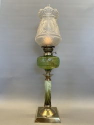 Grön piedestalfotogenlampa med kupa 14'''
