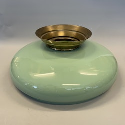 349 mm (350) - Kragskärm celadon med mässingskrage (äldre)