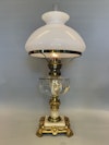 Elegant bordslampa på vit alabasterfot med skärm 14'''