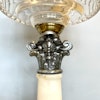 Vit piedestalfotogenlampa med kupa 14'''