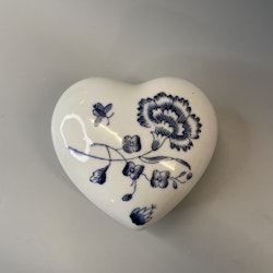 Hjärtformad ask med lock i porslin - nejlika