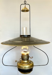 Takfotogenlampa med 30''' centraldragsbrännare och släckkedja