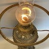 Vacker urnfotogenlampa med handmålad vestaskärm 20'''