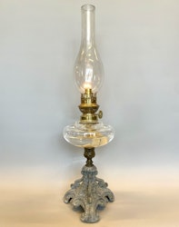Bordsfotogenlampa på fot 8'''