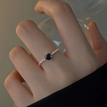 Ring virad svart hjärta