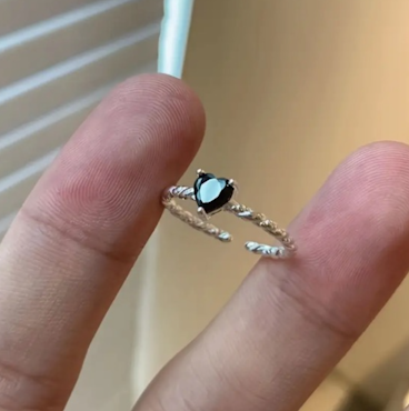 Ring virad svart hjärta