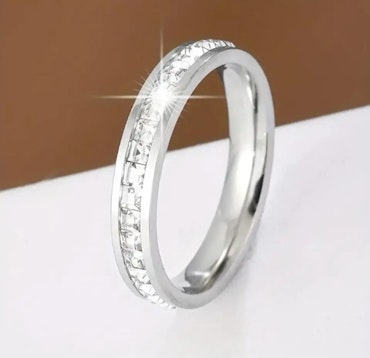 Band ring av titan