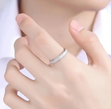 Ring frostad titanstål