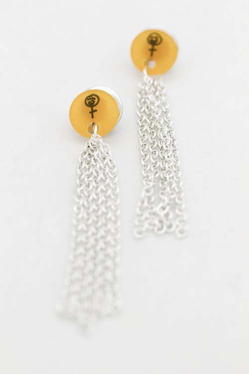 Feminist, kragbroscher med tassels