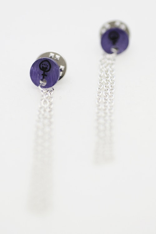 Feminist, kragbroscher med tassels