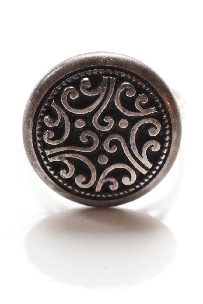 Bronsfärgad mönstrad knapp, ring