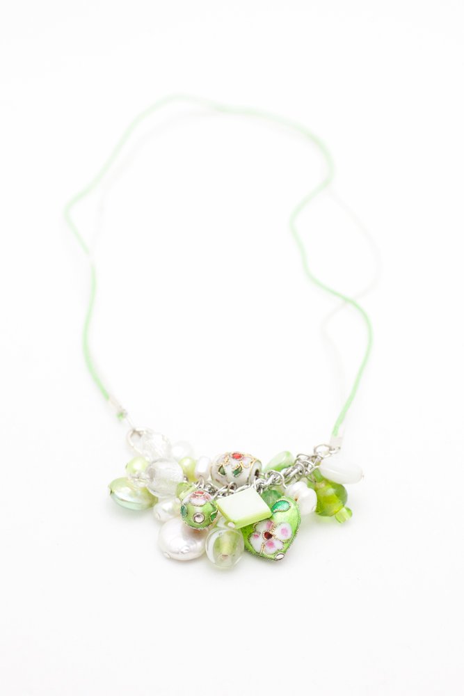 Grönt och vitt halsband