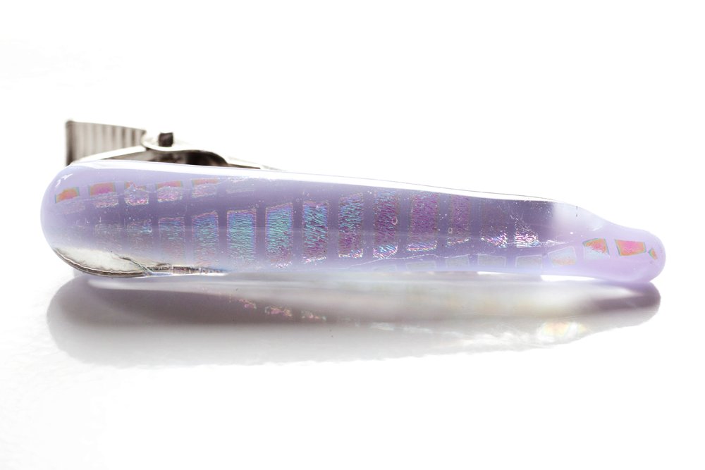 Slipsnål av handgjort glas i lila