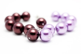 Pärlarmband i lila och vinrött