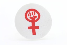 Röd och vit ring, feminist