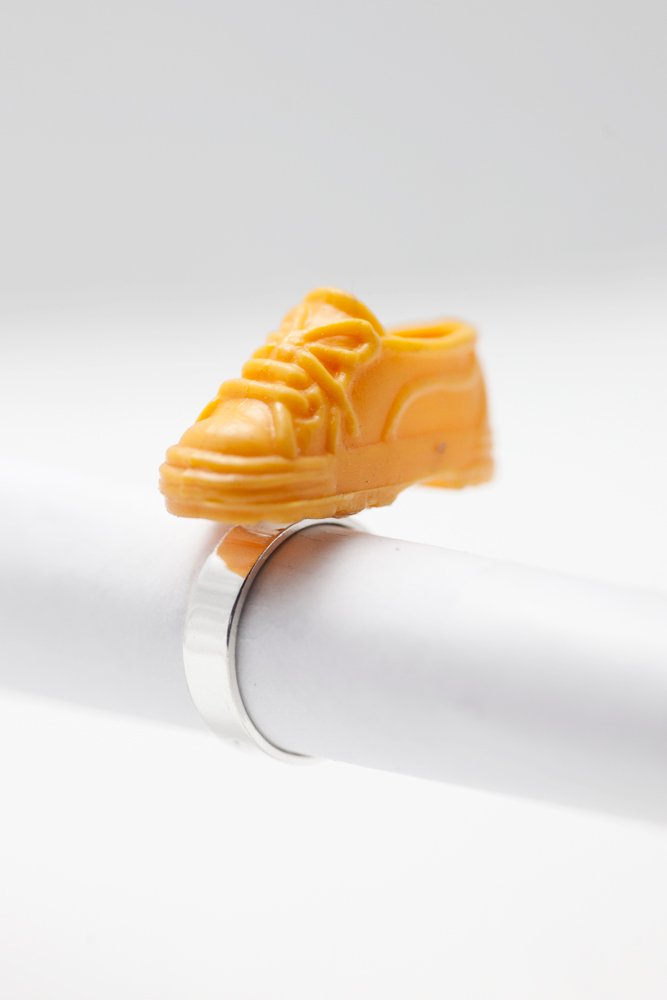 Sneakers i gult, ring