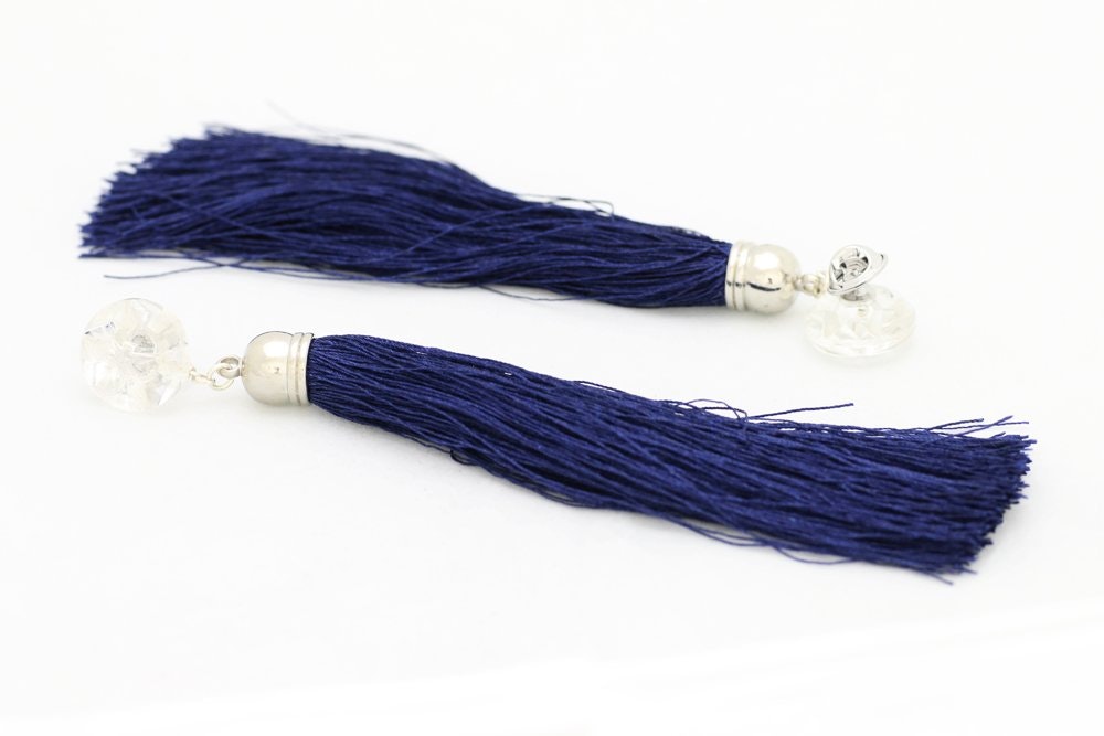 Knappar med tassels, kragbroscher