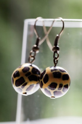 Leopardmönstrade pärlor, örhängen